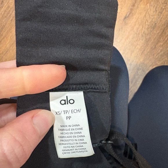 ALO Yoga Airlift Line Up Bra - Picture 3 of 5